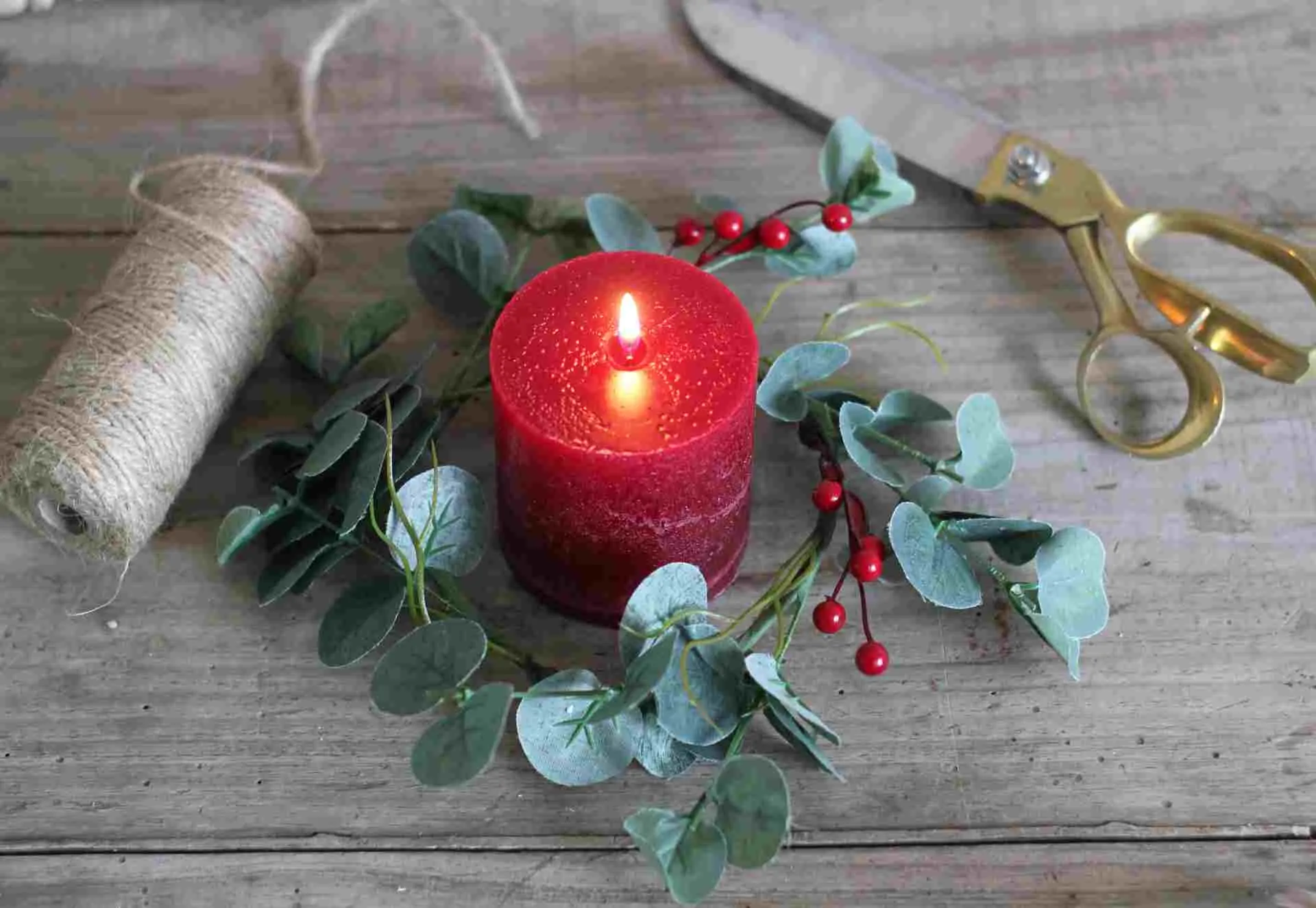 Red Berry & Eucalyptus Candle Ring